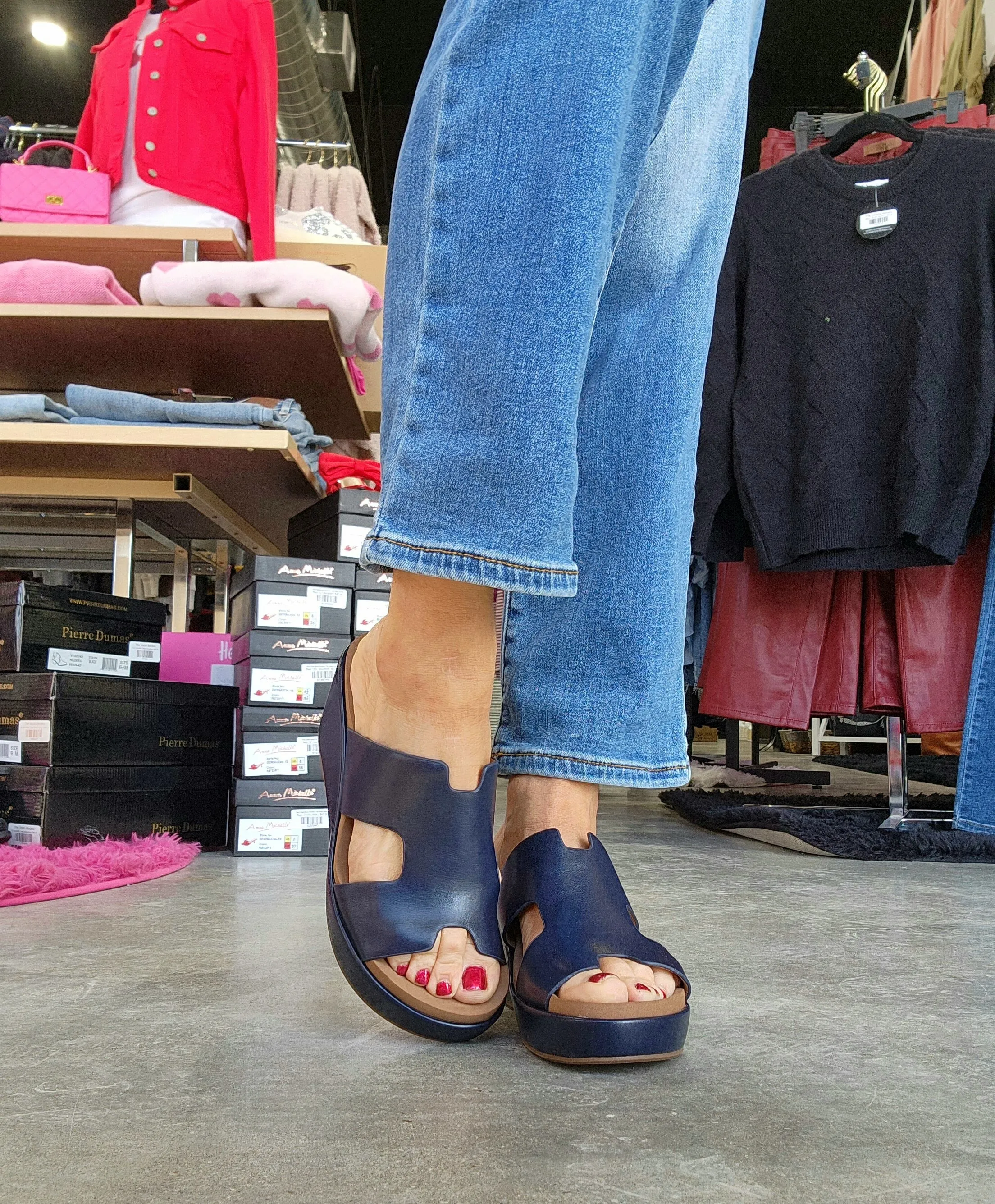 Corky's Navy Pucker Up Wedges