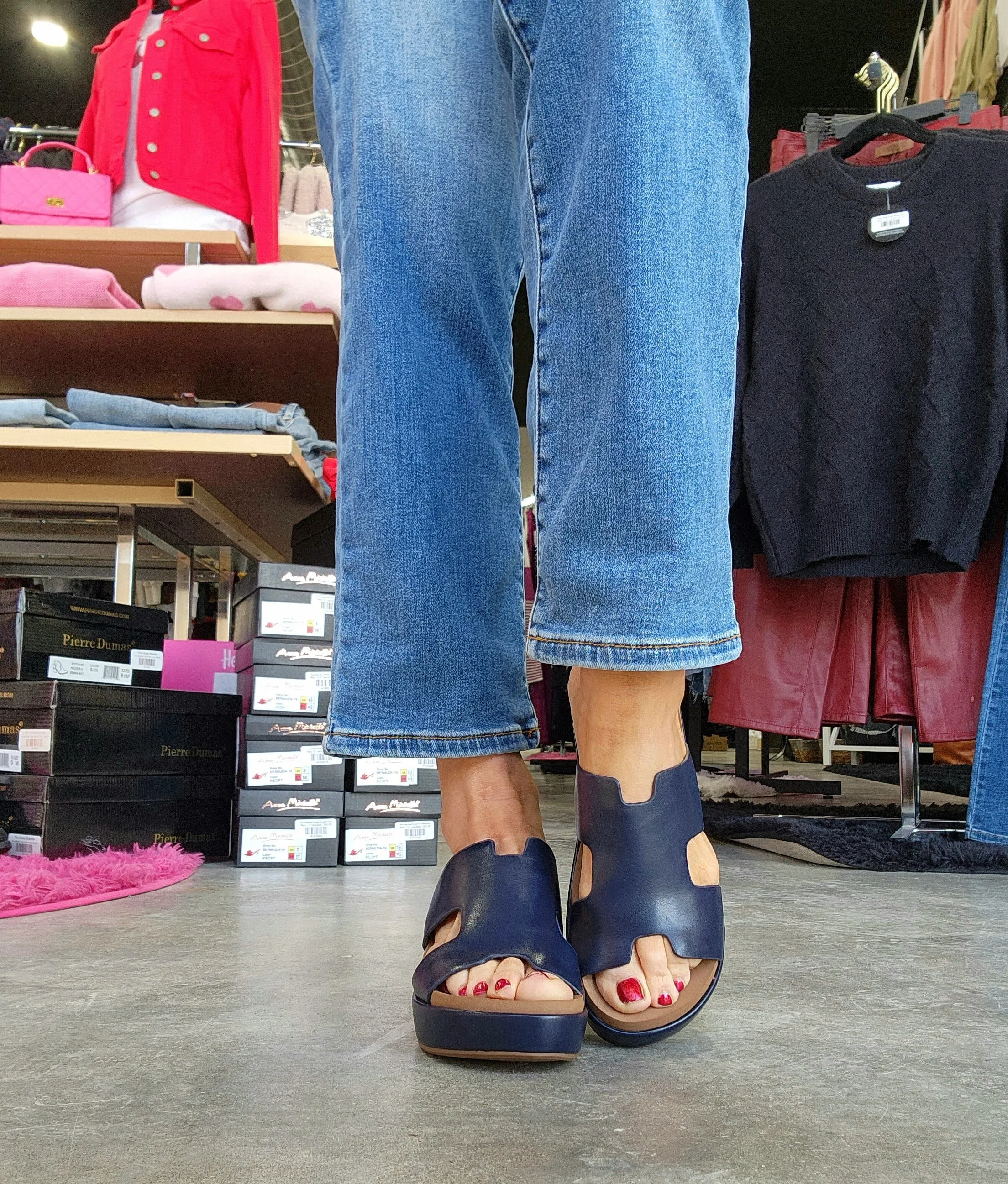 Corky's Navy Pucker Up Wedges