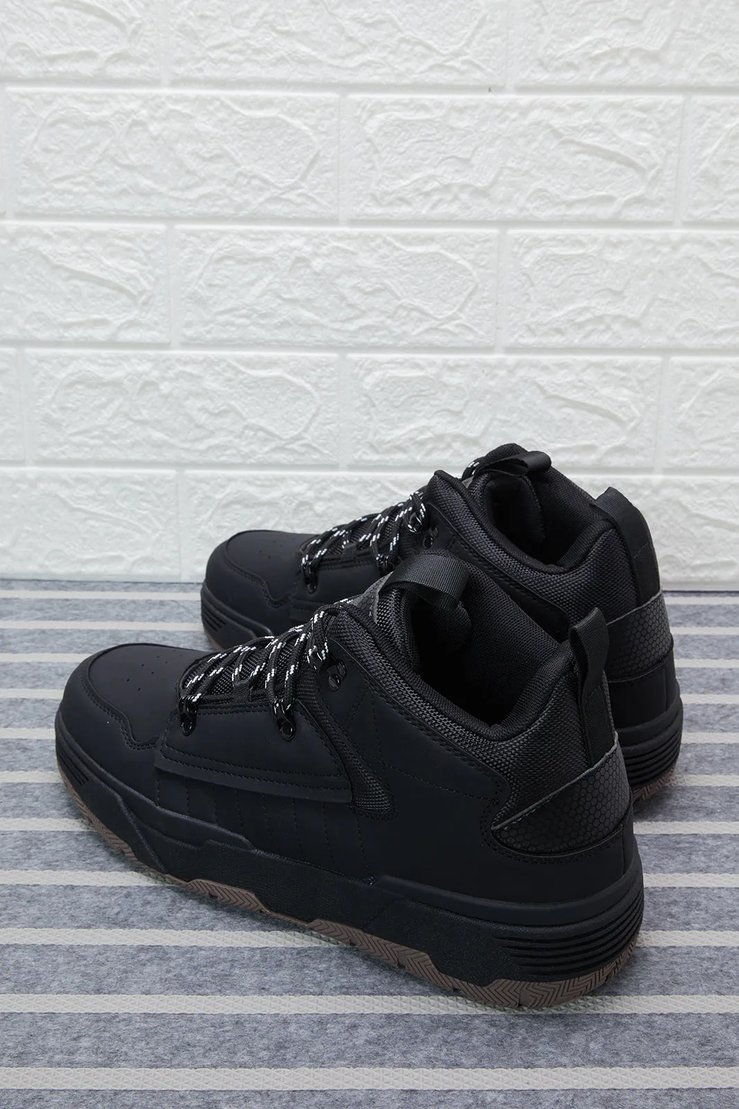 Men Black Material Block High-top Sneakers