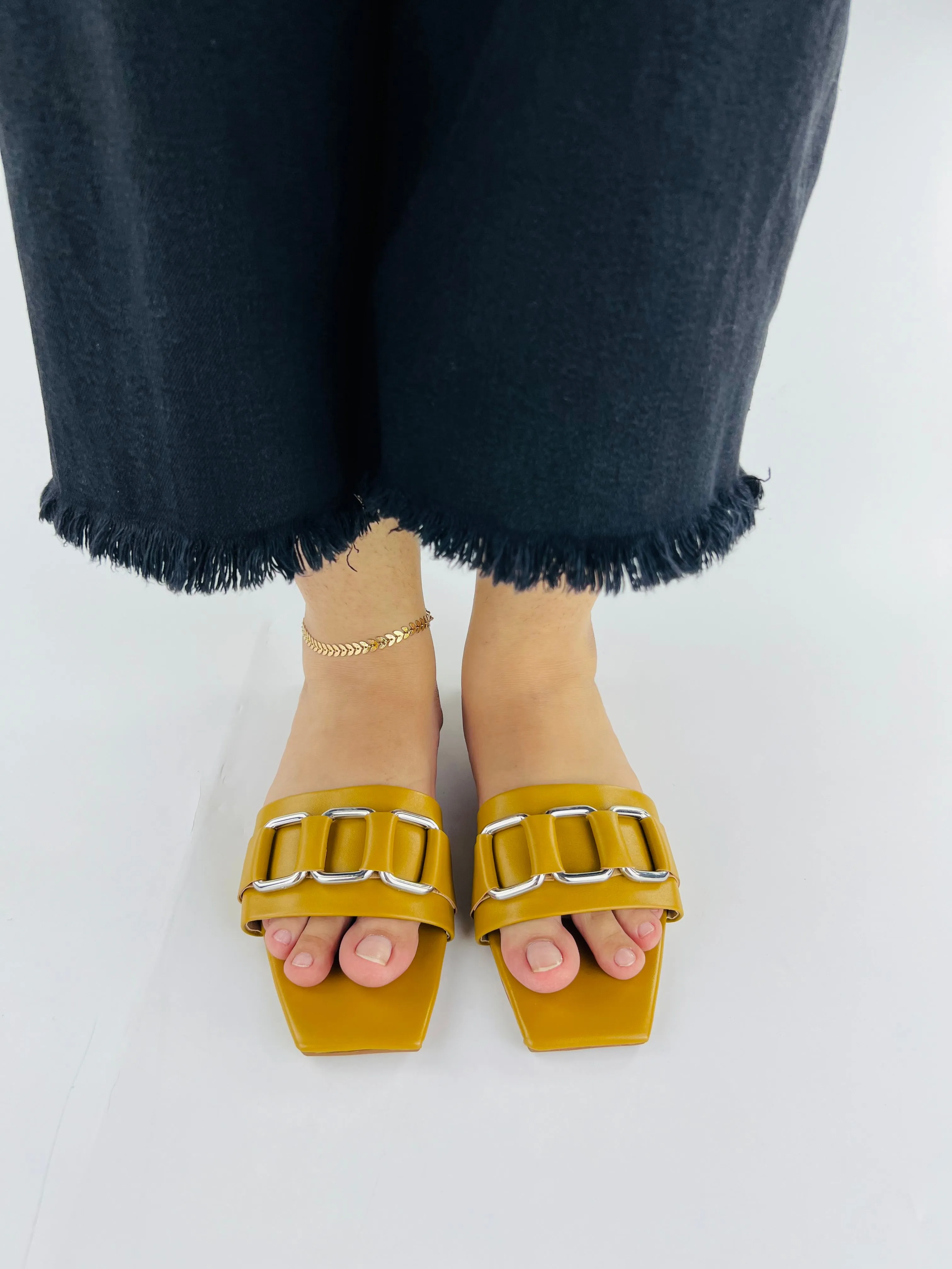 Ring Square Head Flat-Bottomed Mustard Flip Flops Slippers