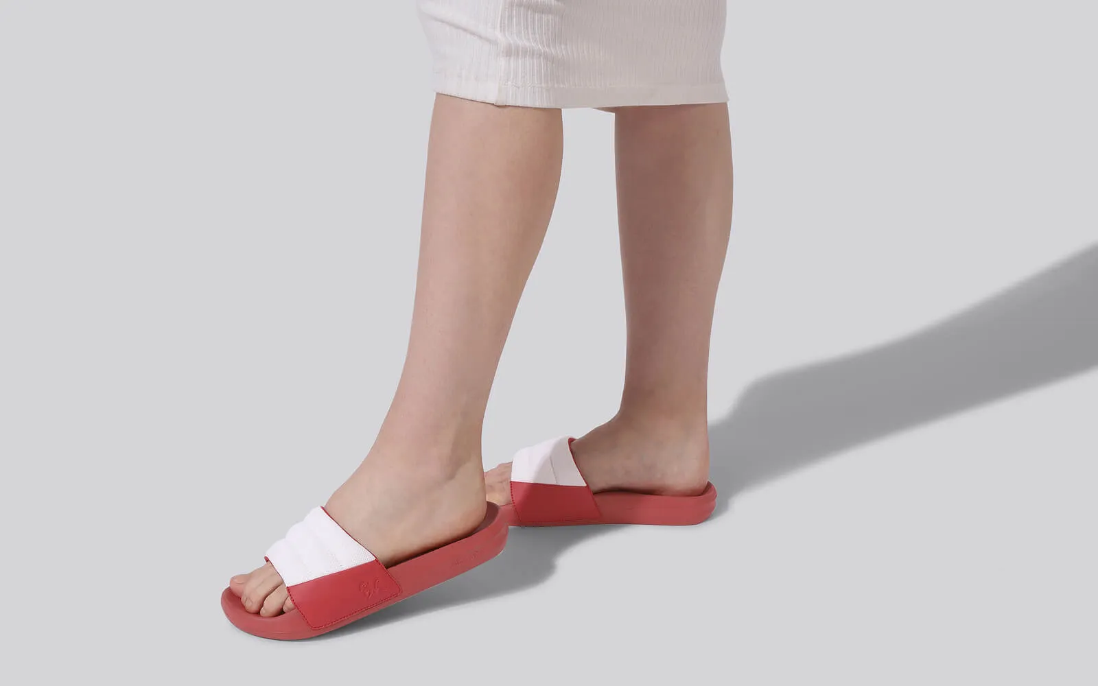 Squooshy Slides for Women : Red-White